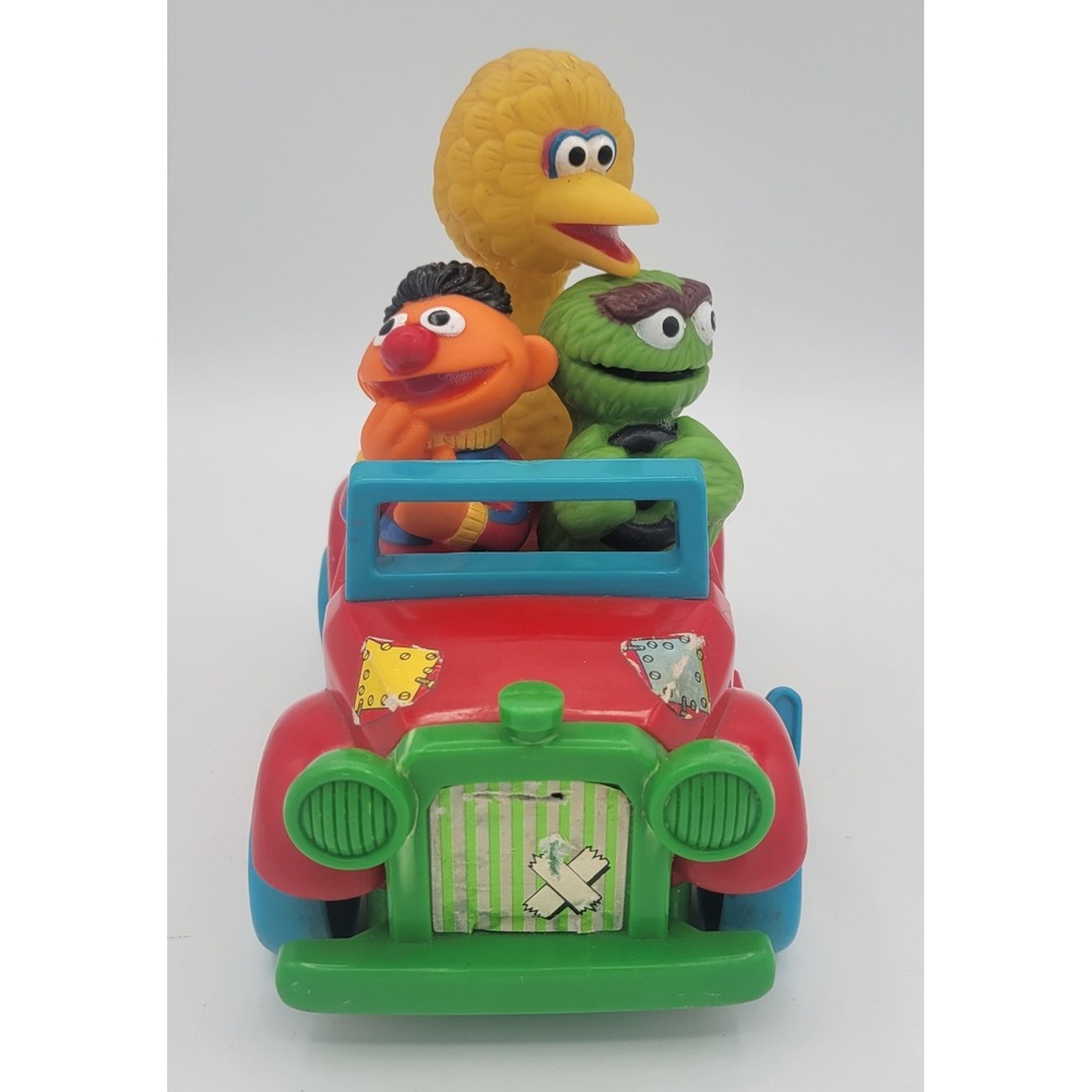 Vintage ILLCO 80s Wind-Up Wobbly Jalopy Sesame Street Car Big Bird/Ernie/Oscar